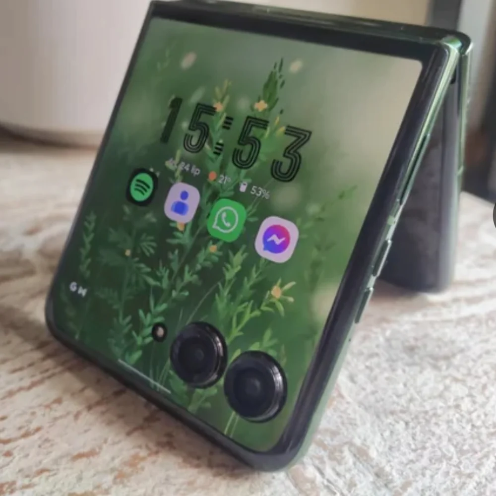 Motorola Black and Green Flip Phone